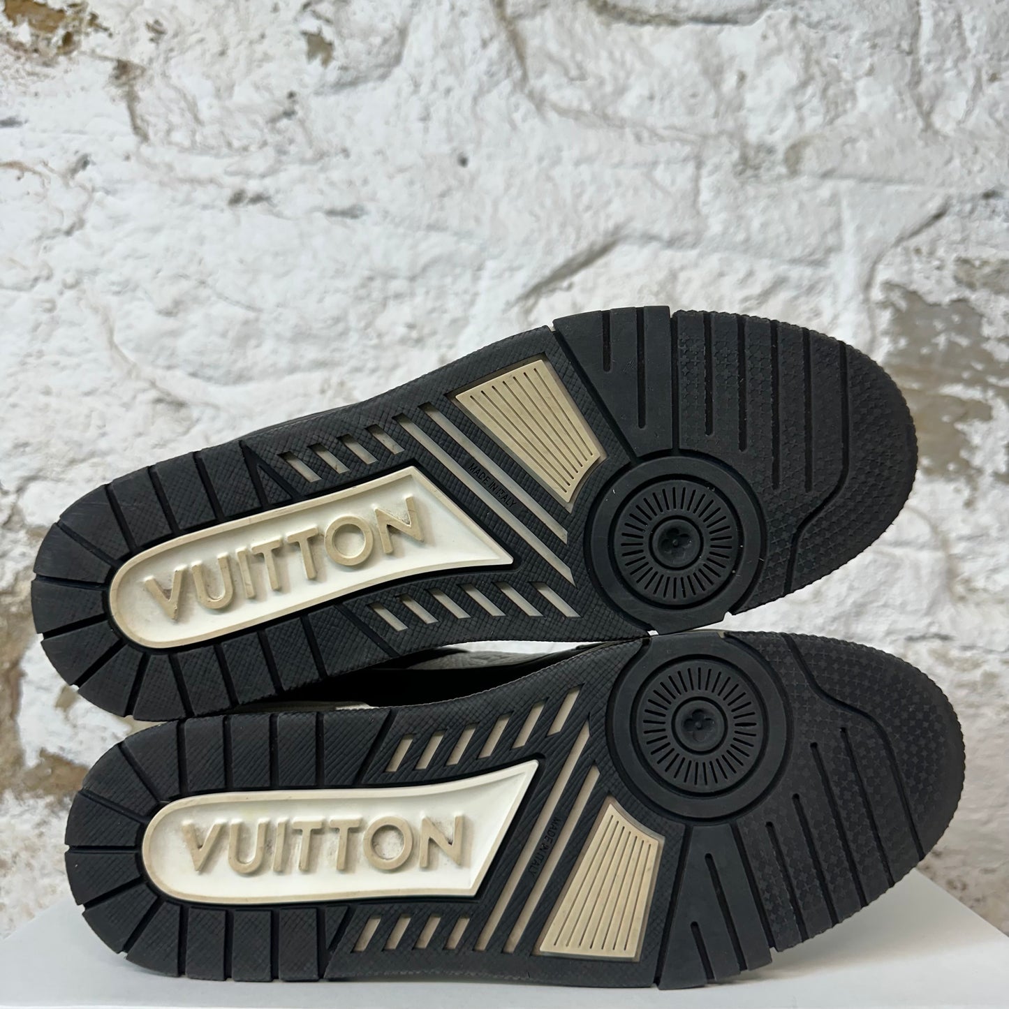 Louis Vuitton Black White Trainer Sz 9 (7.5LV) No Box