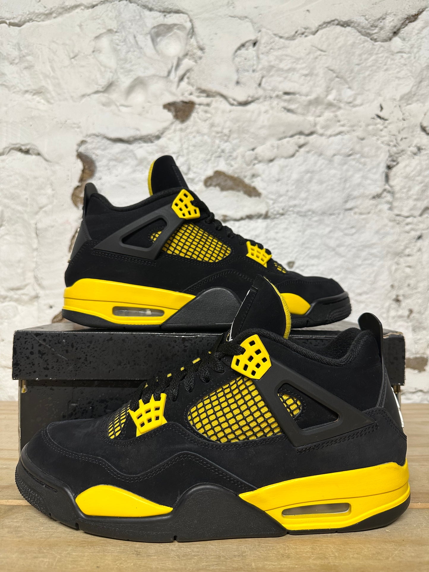 Air Jordan 4 Thunder Sz 9