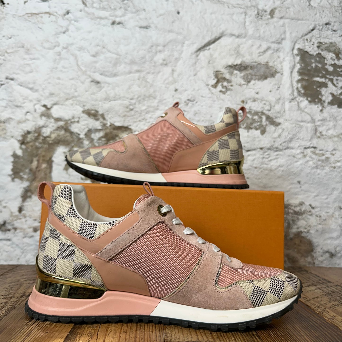 Louis Vuitton Damier Azur Pink Suede Runaway Sneaker Sz 7 (40)