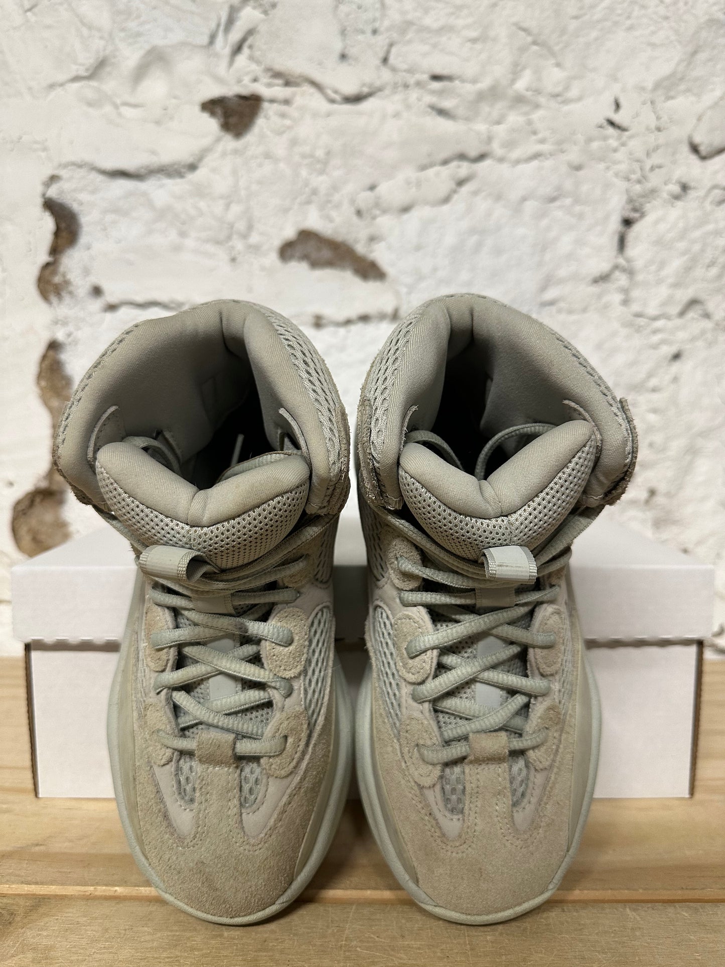 Yeezy Desert Boot Salt Sz 4