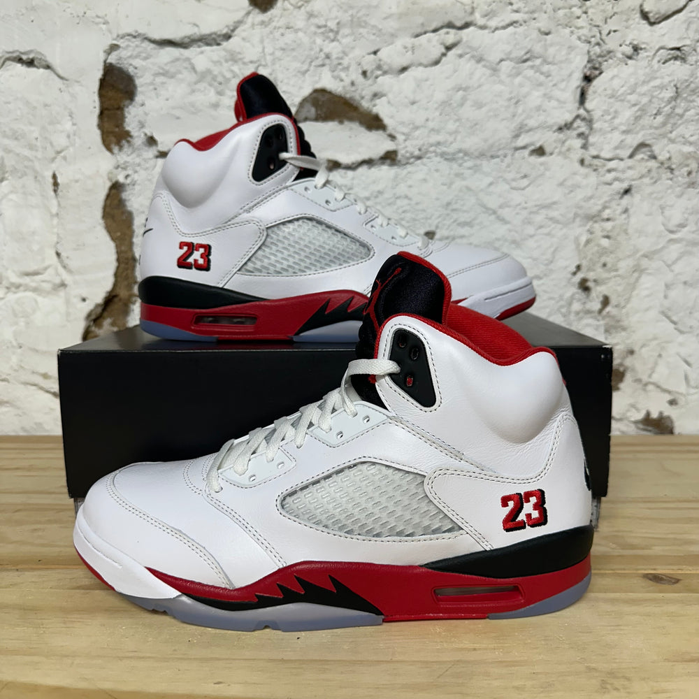 Air Jordan 5 Fire Red Black Tongue (2025) Sz 10 DS