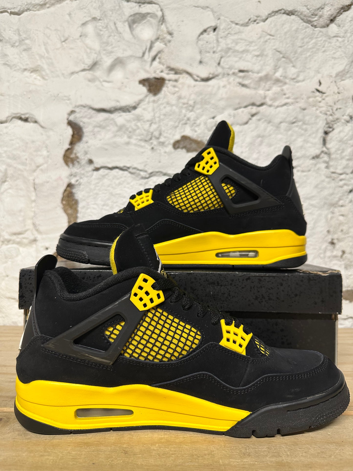Air Jordan 4 Thunder Sz 9
