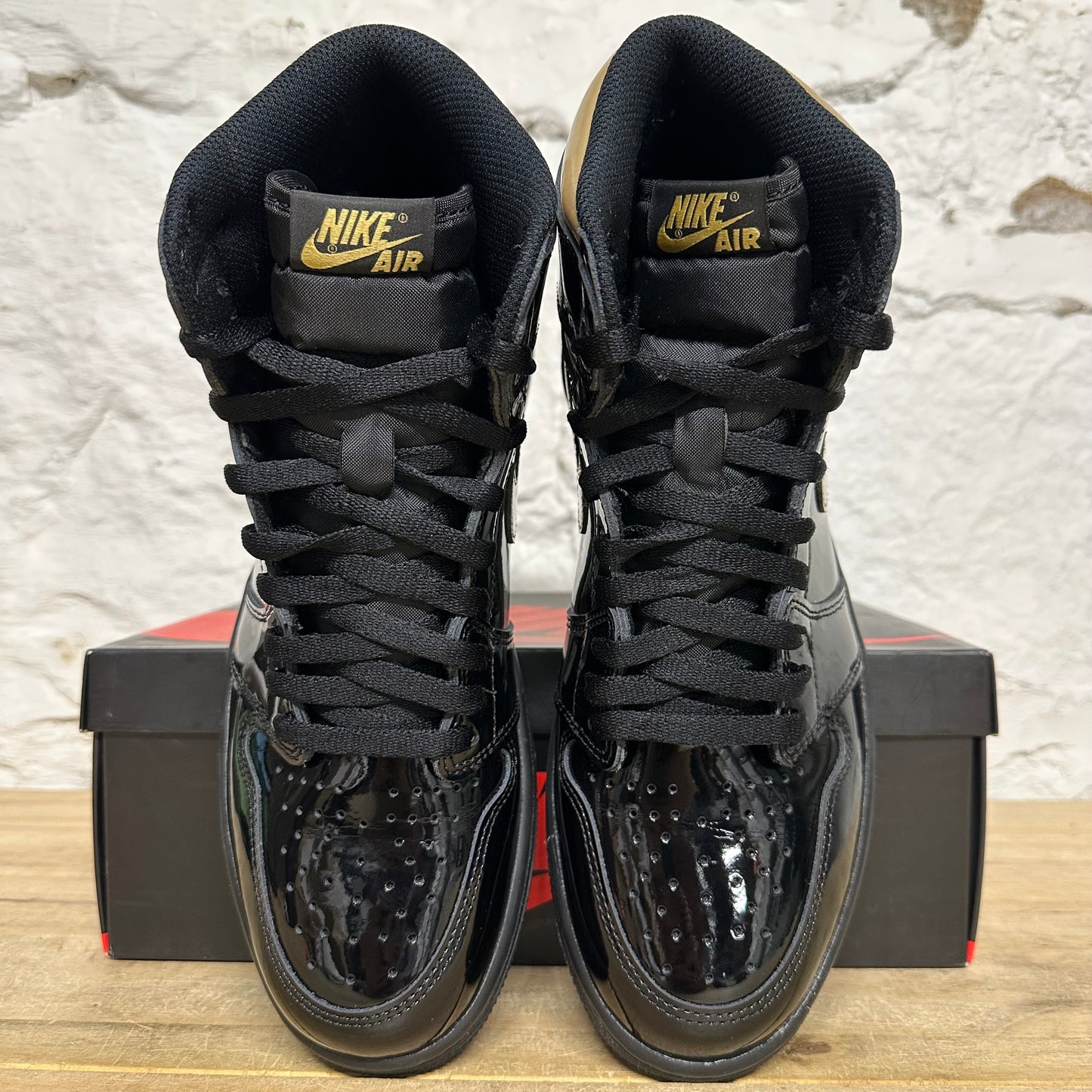 Air Jordan 1 High Black Metallic Gold Sz 9.5
