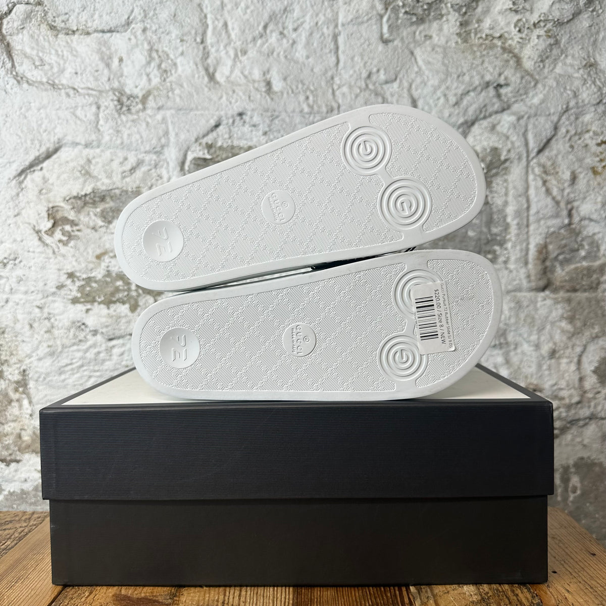 Gucci Pursuit 72 Rubber Slide Sz 8 DS