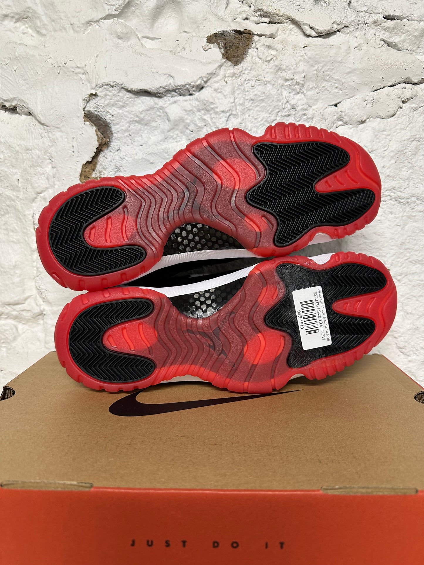 Air Jordan 11 Low Bred Sz 10.5 DS