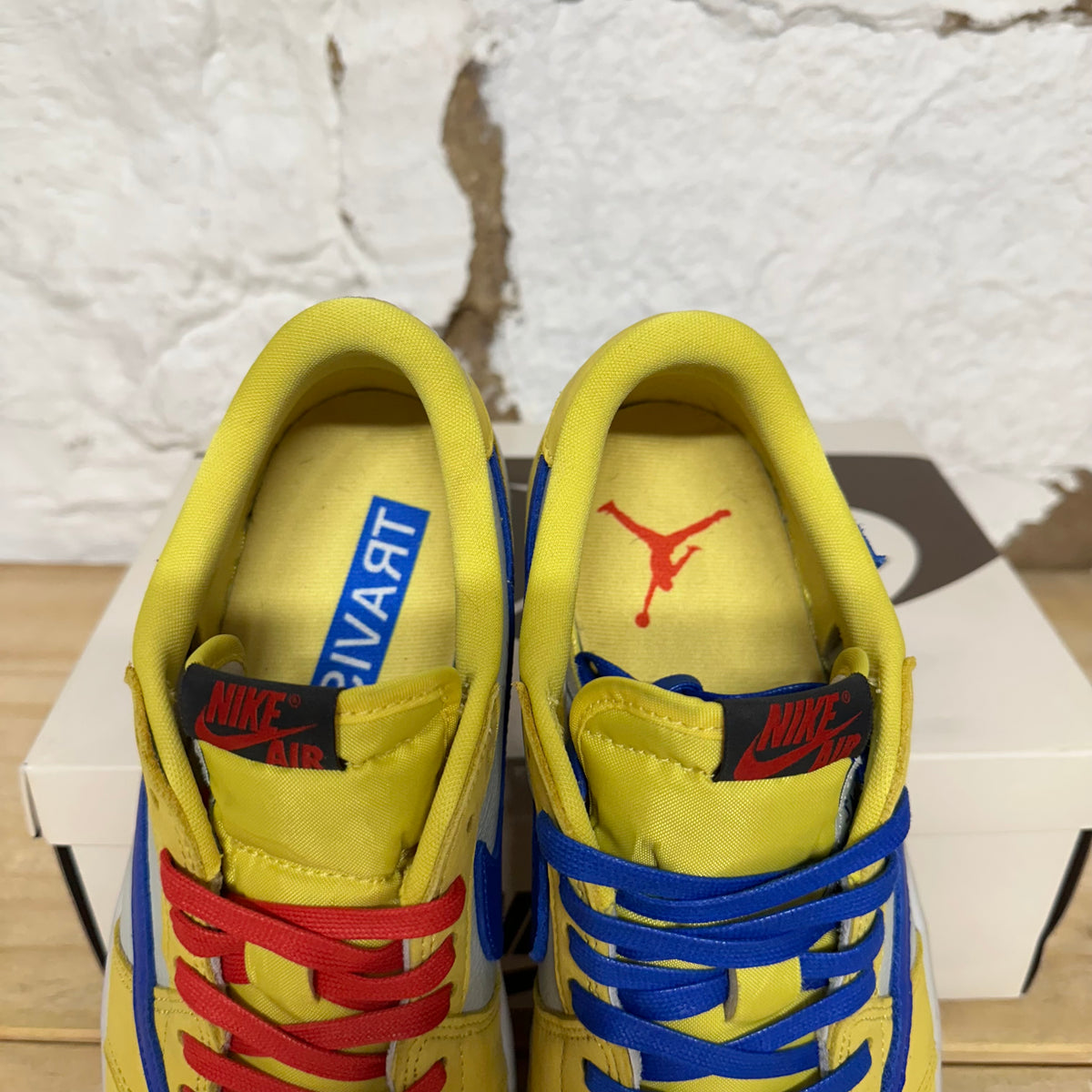 Air Jordan 1 Low Travis Scott Canary Yellow Sz 9 (10.5W)