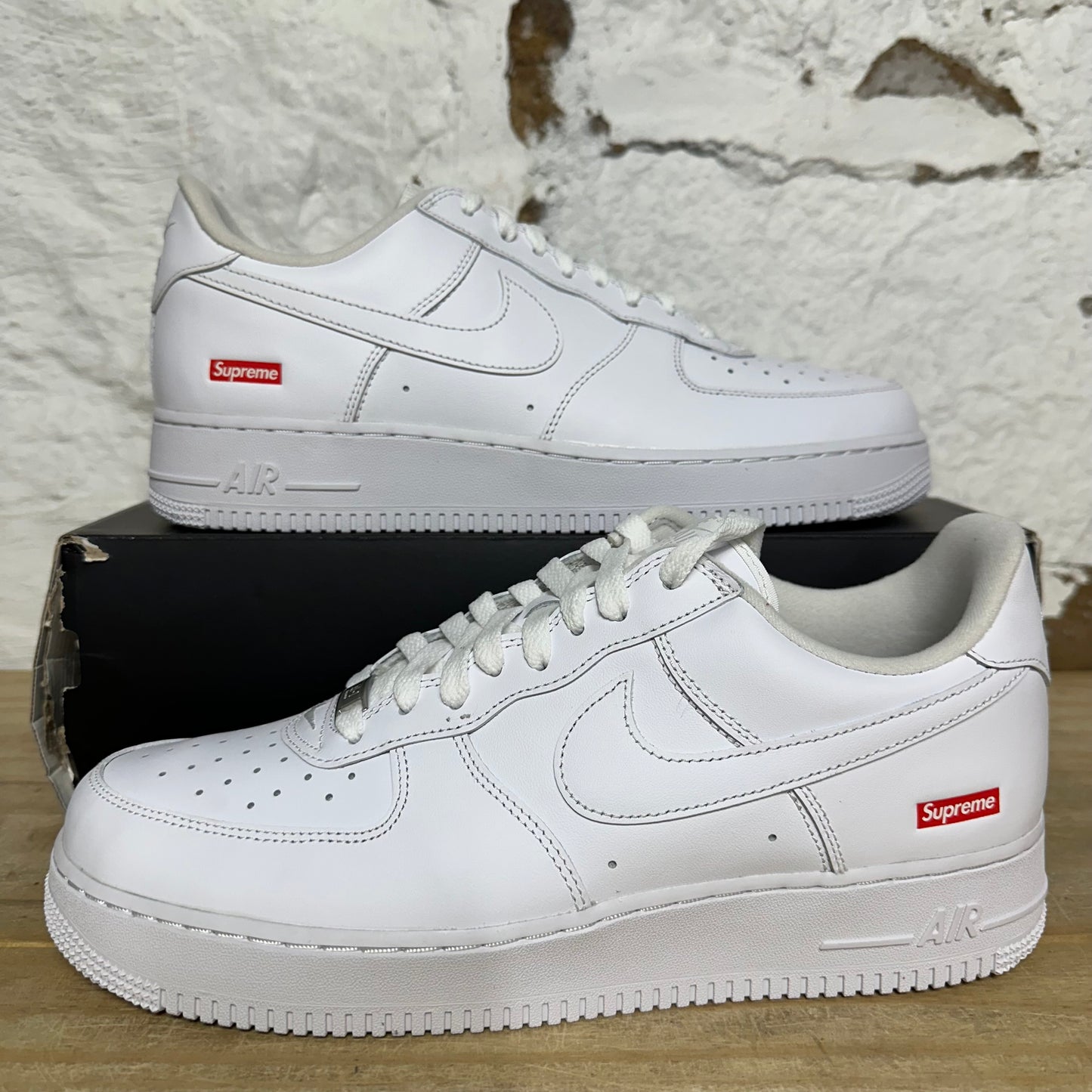 Nike Air Force 1 Low Supreme White Sz 10.5 DS