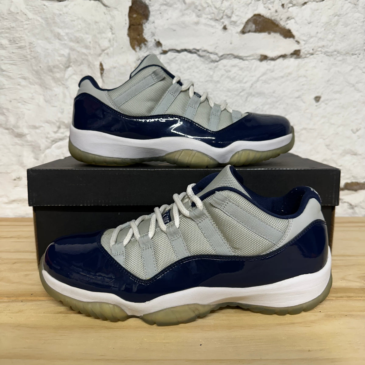 Air Jordan 11 Low Georgetown Sz 9.5