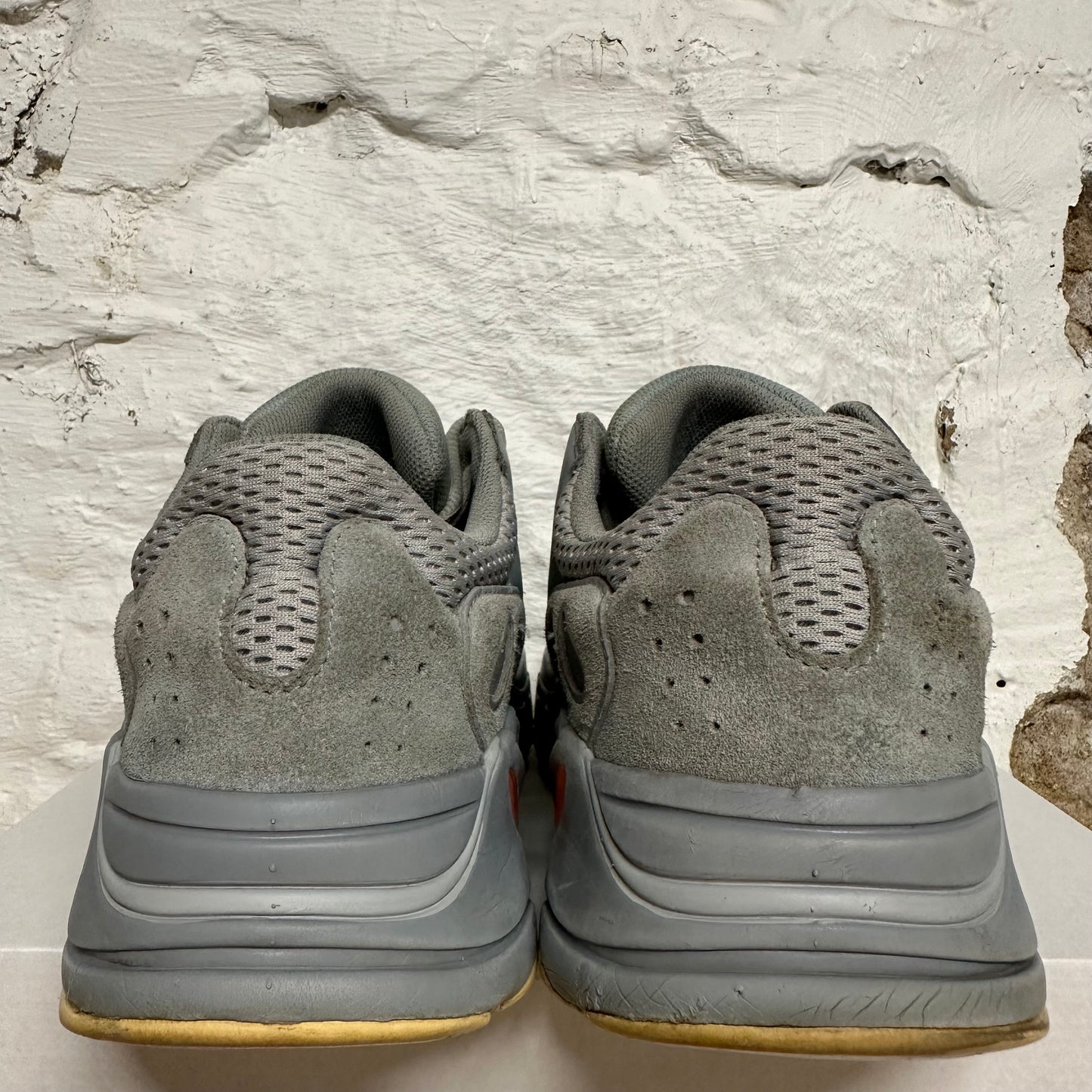 Yeezy 700 Inertia Sz 11.5