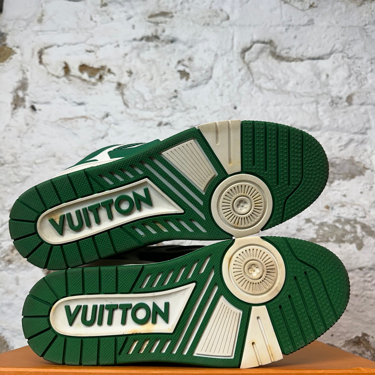 Louis Vuitton Green White Skate Sneaker Sz 9 (7.5LV)