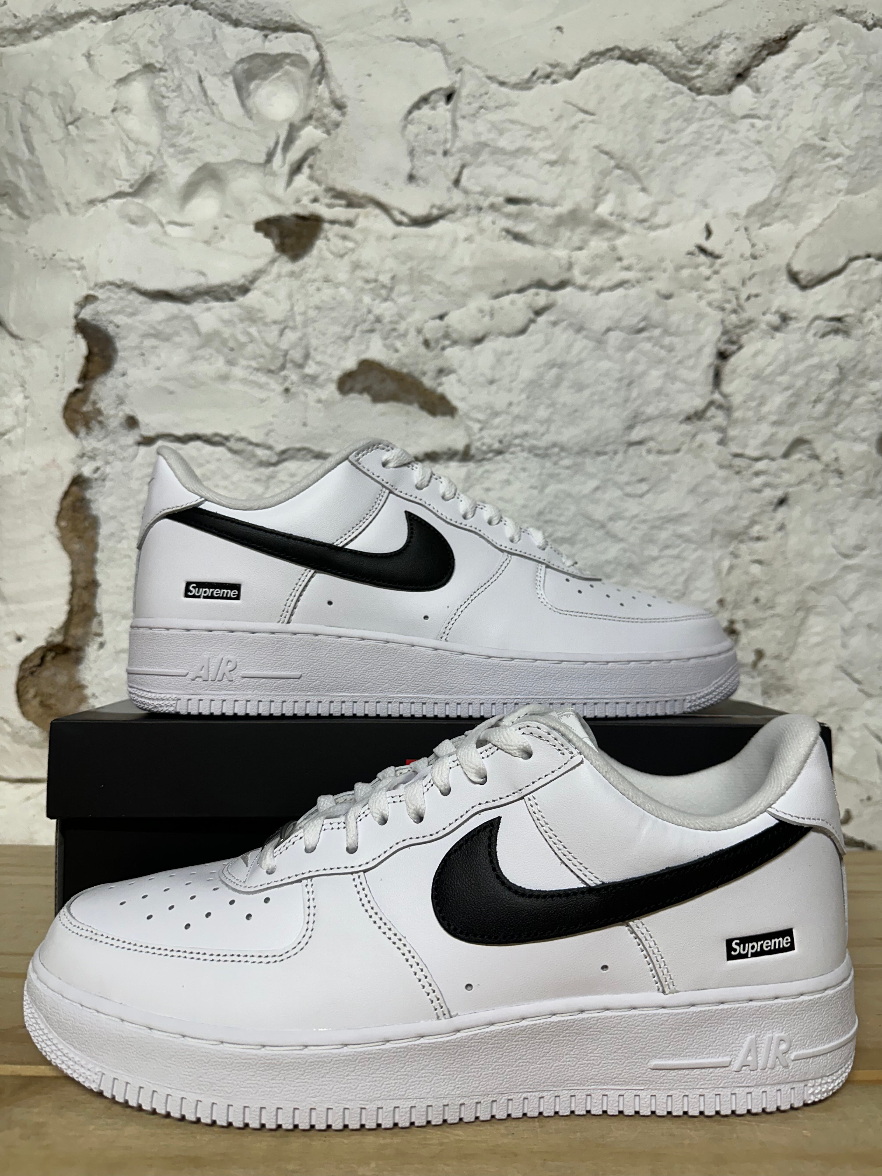 Nike Air Force 1 Low Supreme Black White Sz 11 DS