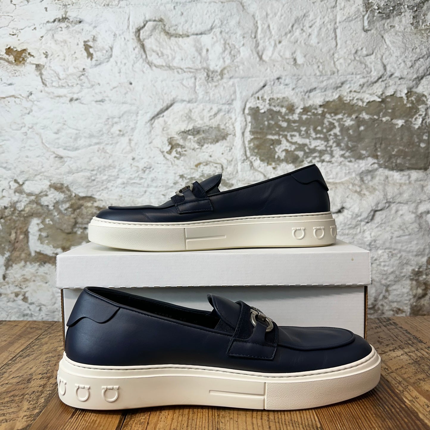 Ferragamo Gancini Navy White Loafer Sz 10