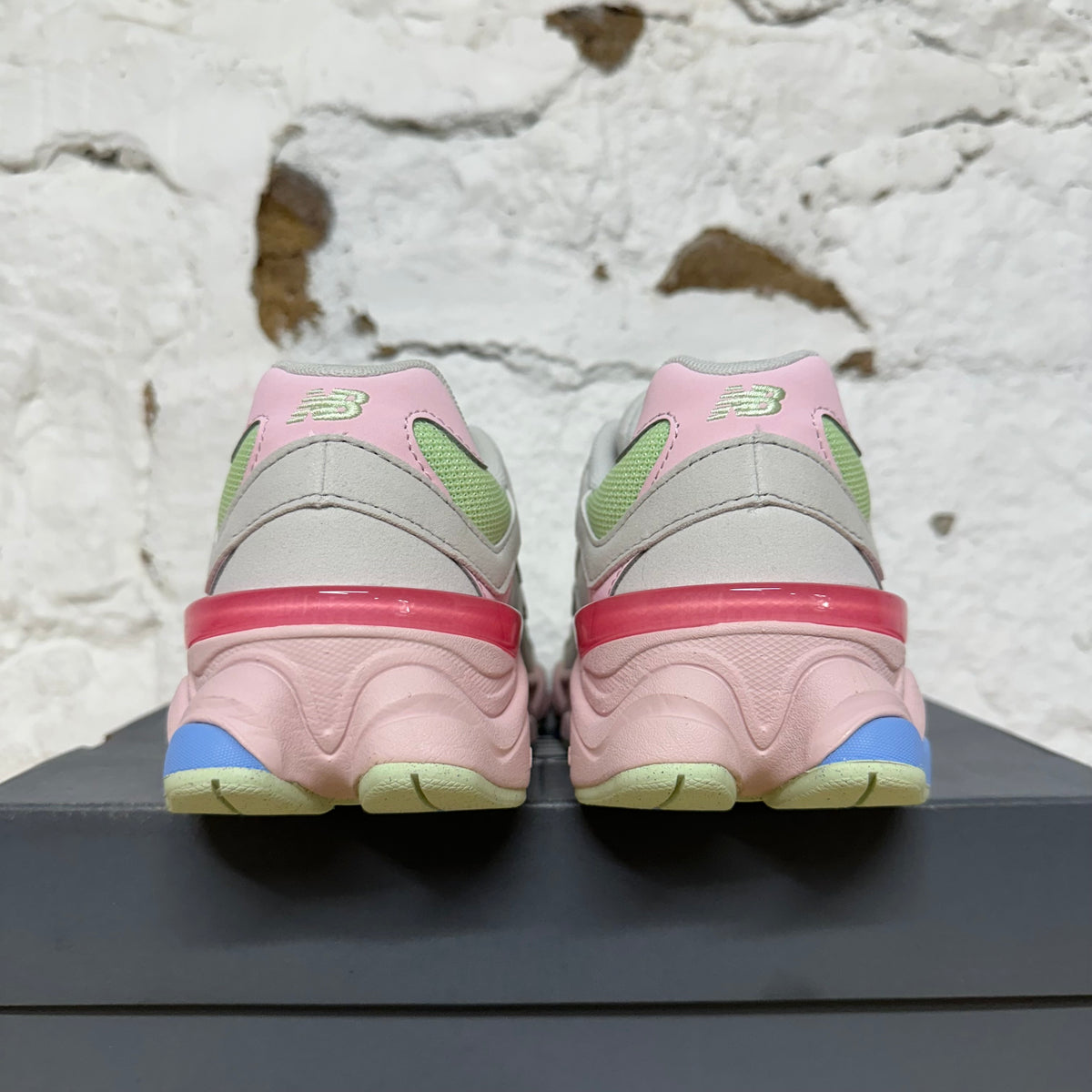 New Balance 9060 Grey Dragon Berry Sz 7 DS