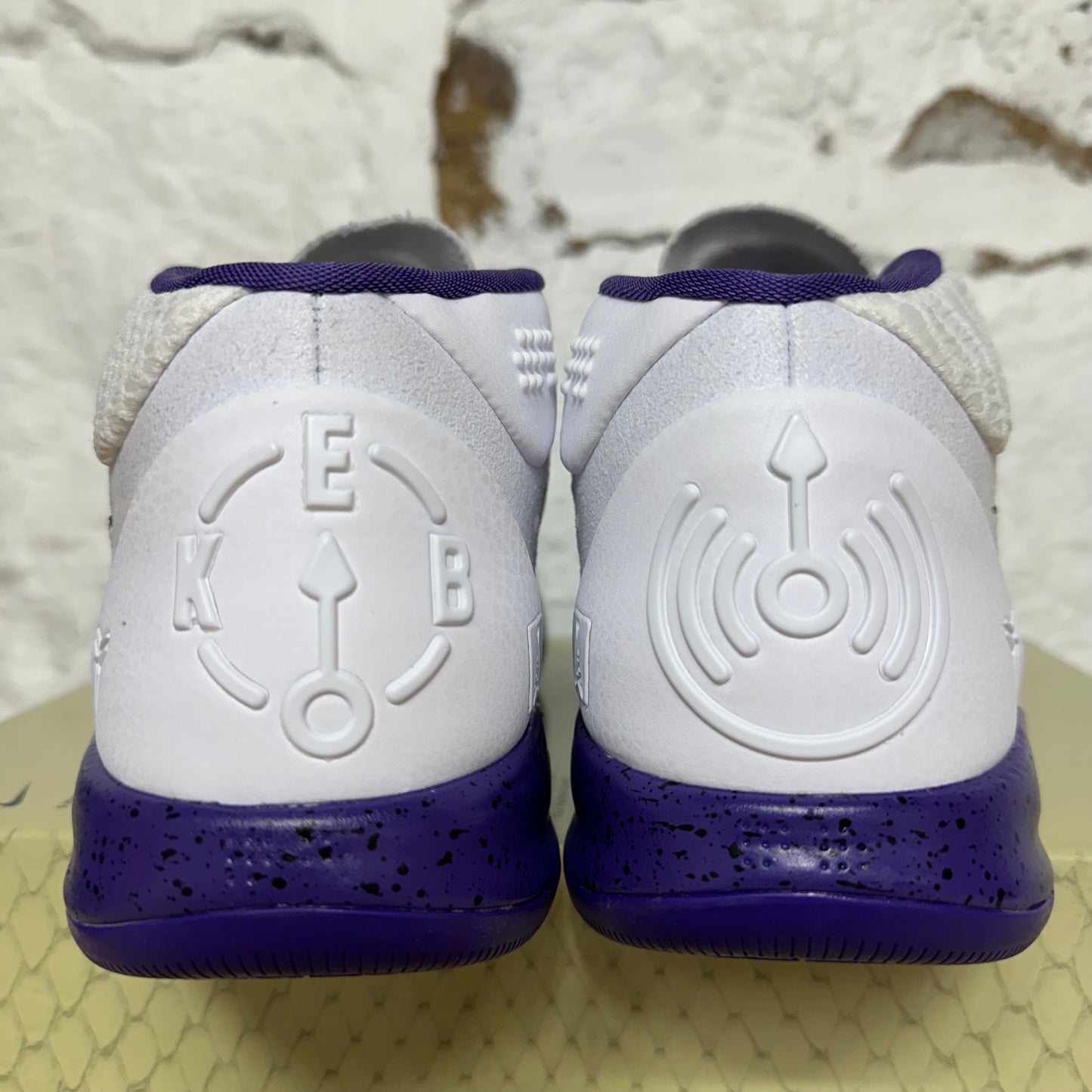 Nike Kobe AD Mid Baseline White Court Purple Sz 10.5 DS