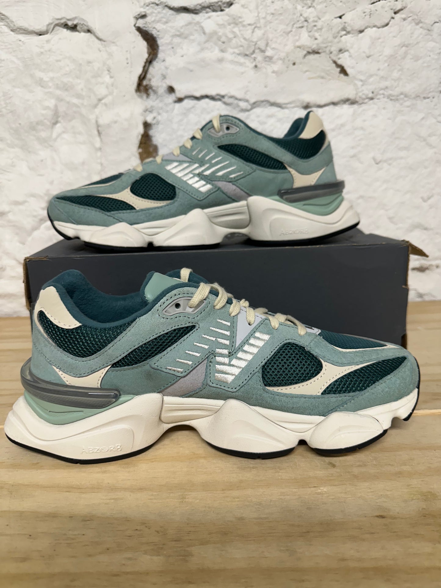 New Balance 9060 Green Sz 10