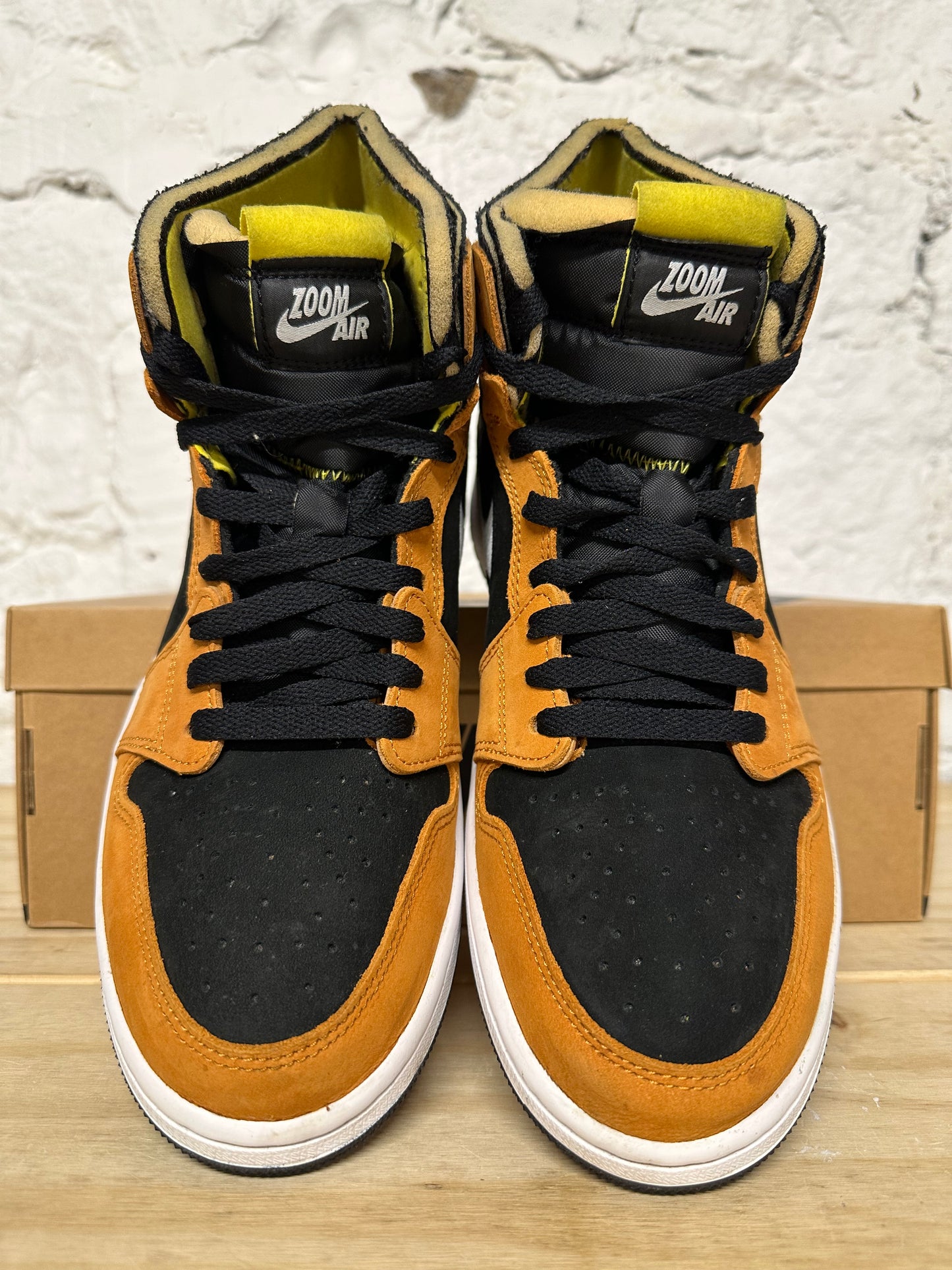 Air Jordan 1 Zoom CMFT Black Monarch Sz 9.5