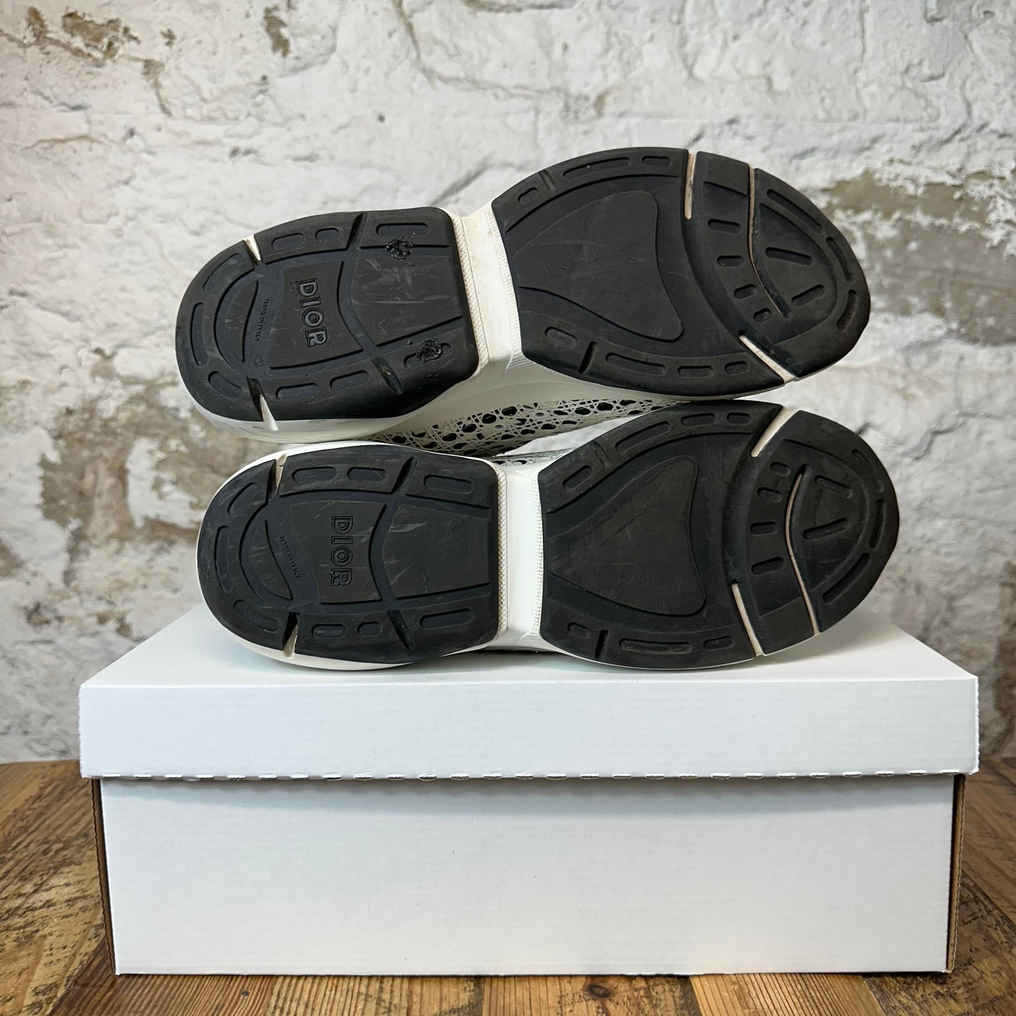 DIor B24 Oblique Cannage White Sneaker Sz 9 (42)