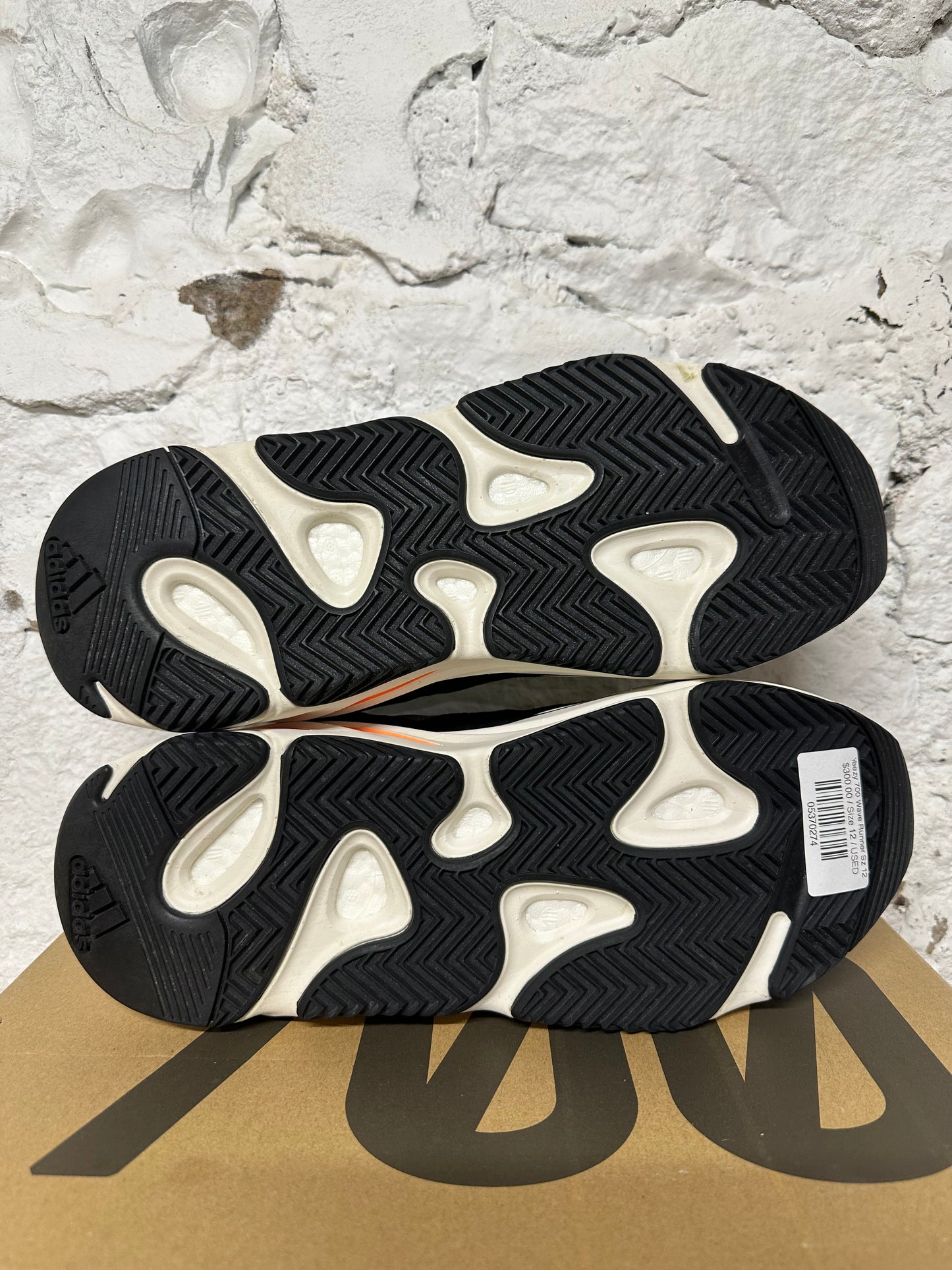 Yeezy 700 Wave Runner Sz 12