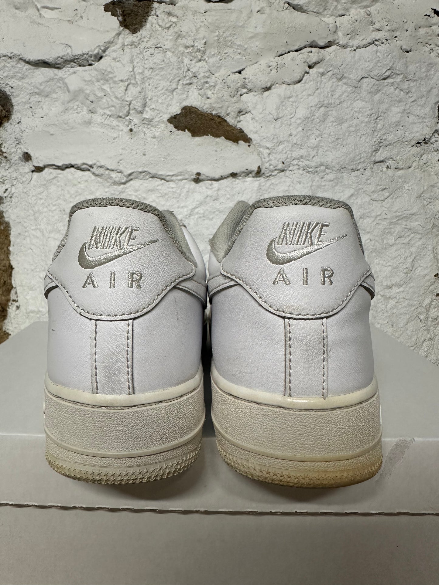 Nike Air Force 1 Triple White Sz 9