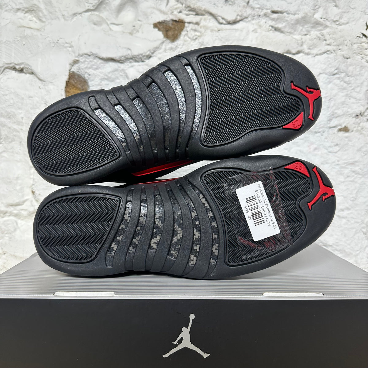 Air Jordan 12 Bloodline Sz 9 DS