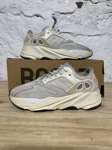 Yeezy 700 Analog Sz 10.5