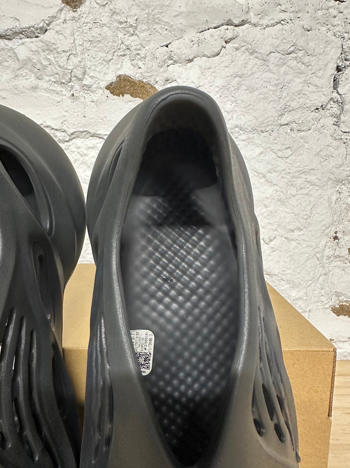 Yeezy Foam Runner Onyx Sz 8