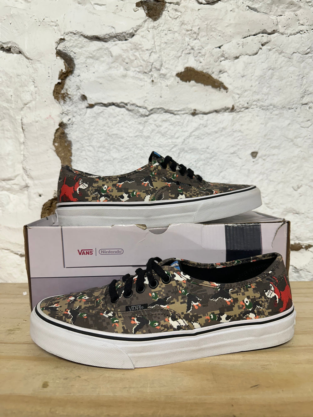 Vans Authenitc Nintendo Duck Hunt Sz 8.5