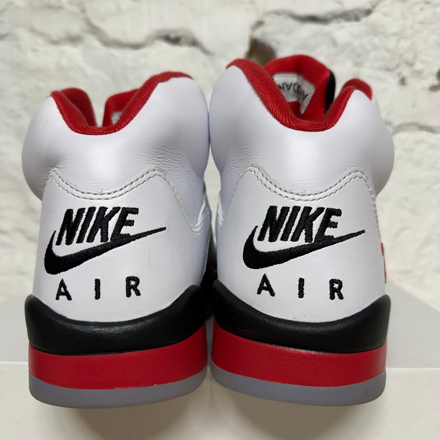 Air Jordan 5 Fire Red Black Tongue (2025) Sz 9