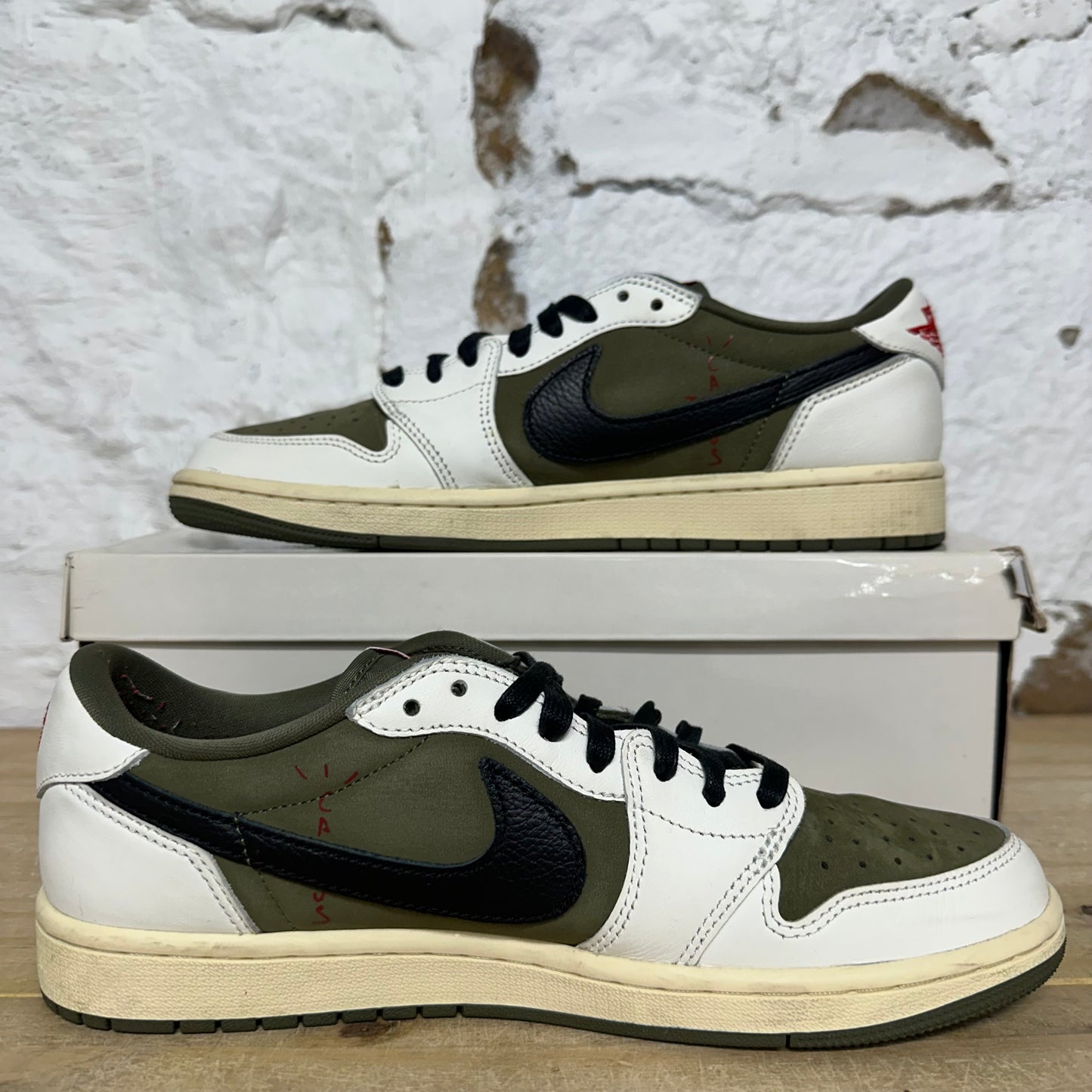Air Jordan 1 Low Travis Scott Medium Olive Sz 9
