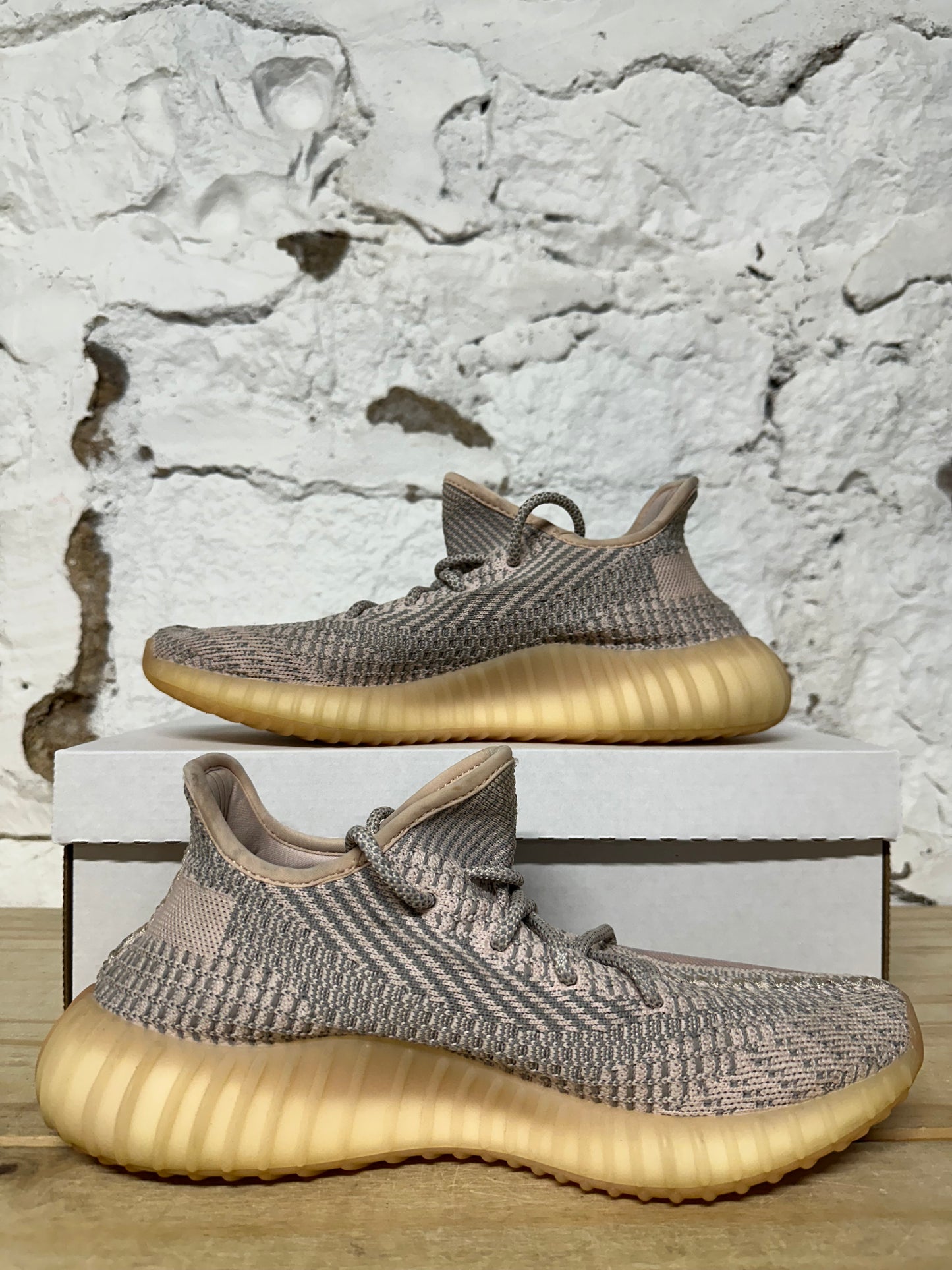 Yeezy 350  V2Synth Sz 7