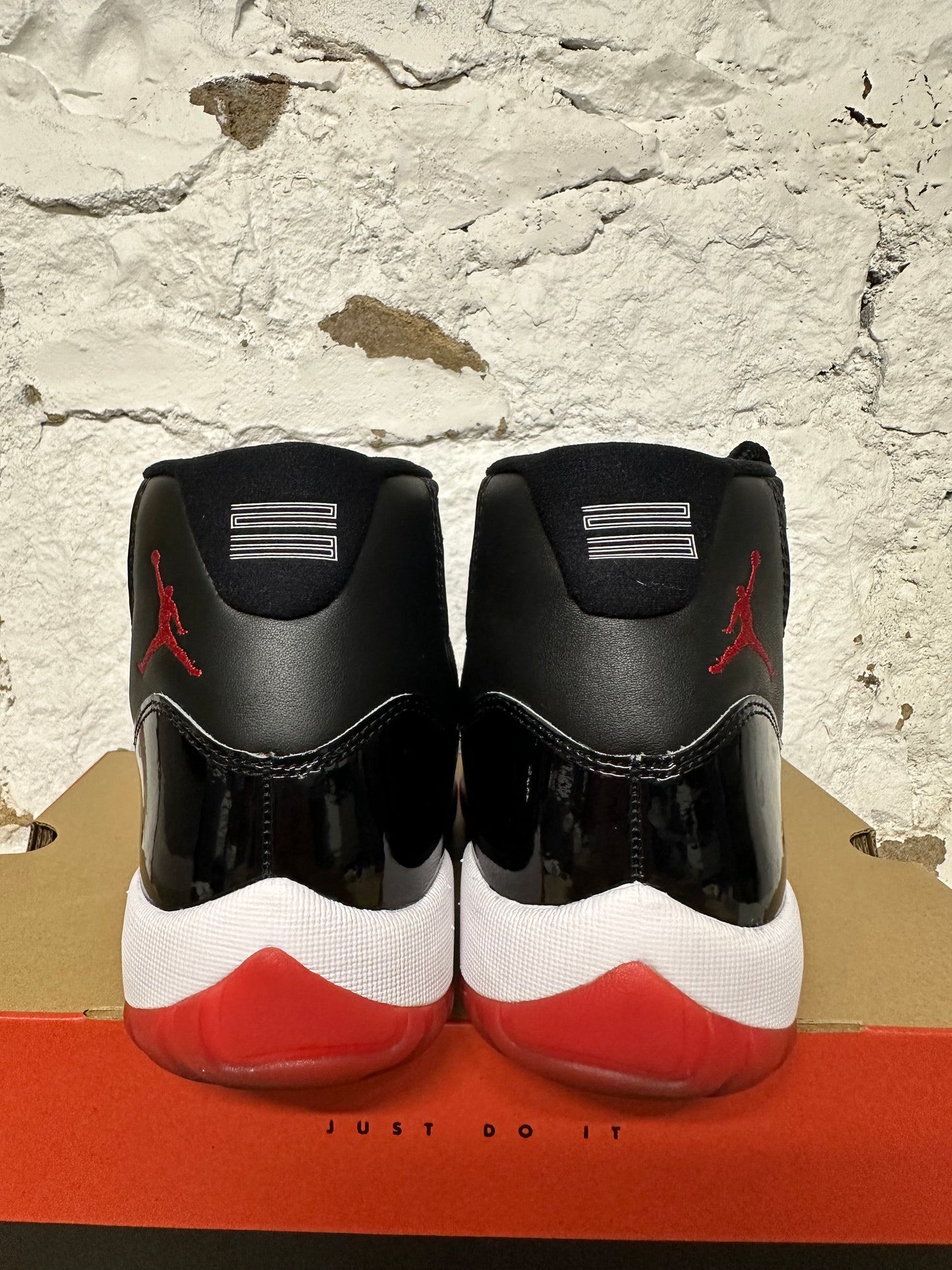 Air Jordan 11 Bred Sz 8.5