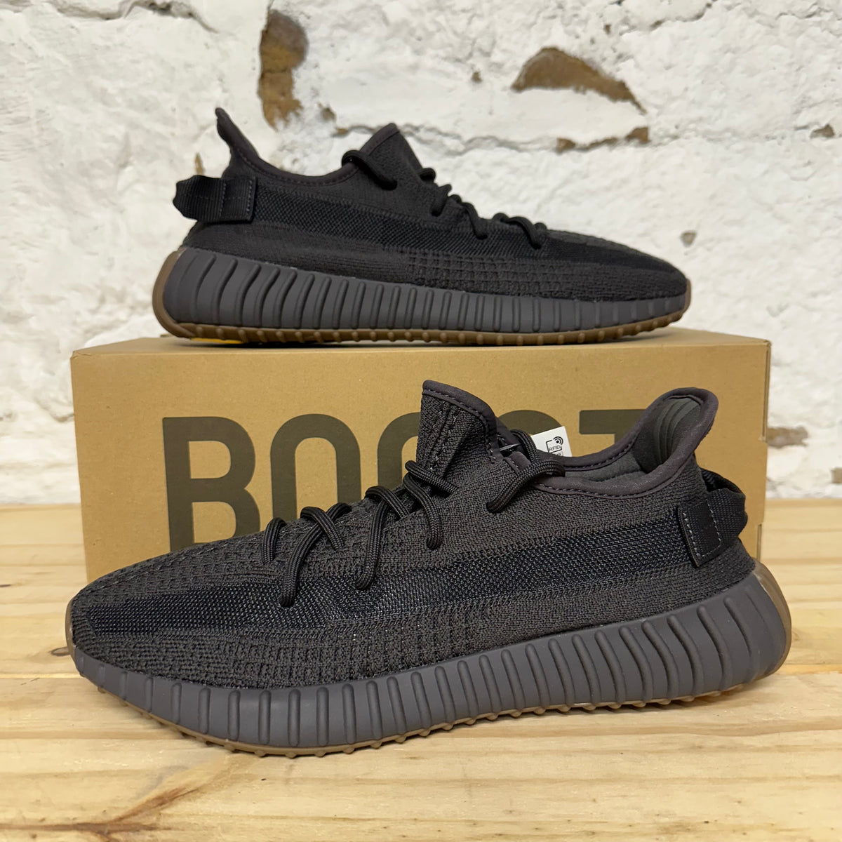 Yeezy 350 V2 Cinder Sz 10 DS