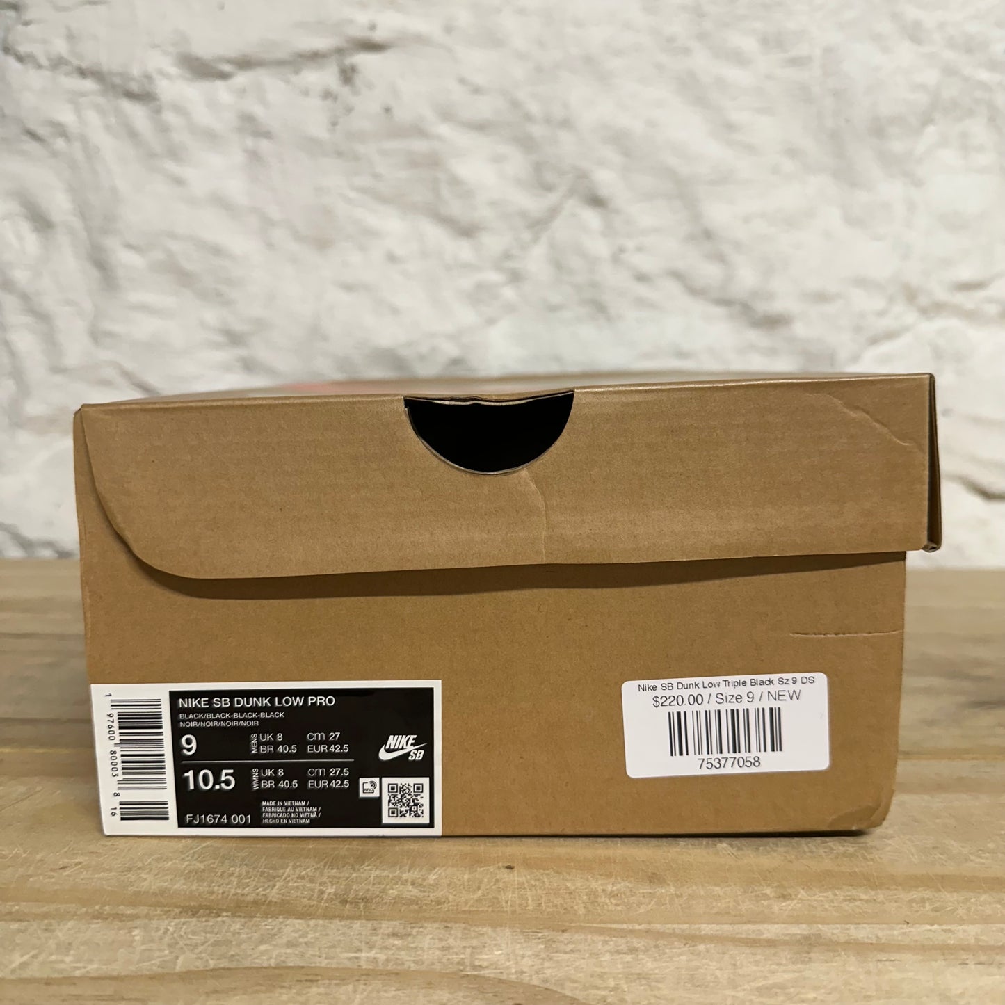 Nike SB Dunk Low Triple Black Sz 9 DS