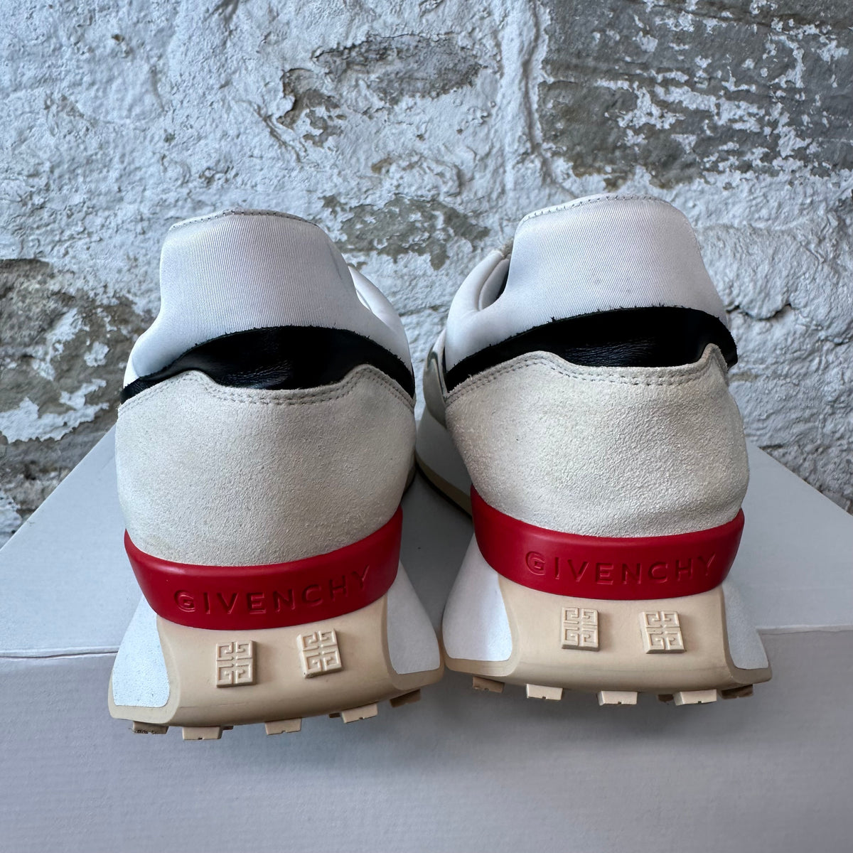 Givenchy GIV Beige White Grey Runner Sneaker Sz 11 (44)