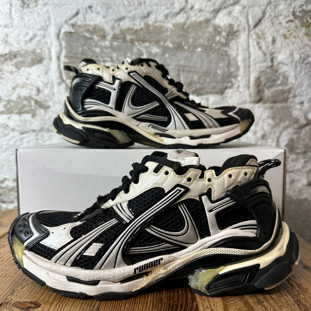 Balenciaga Runner Black White Sneaker Sz 6.5 (39)