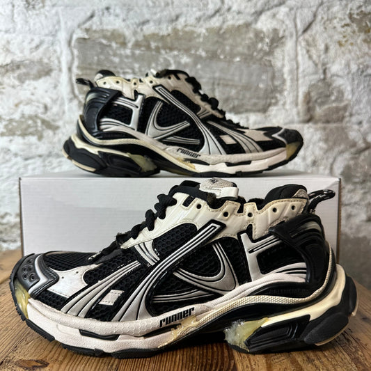 Balenciaga Runner Black White Sneaker Sz 6.5 (39)