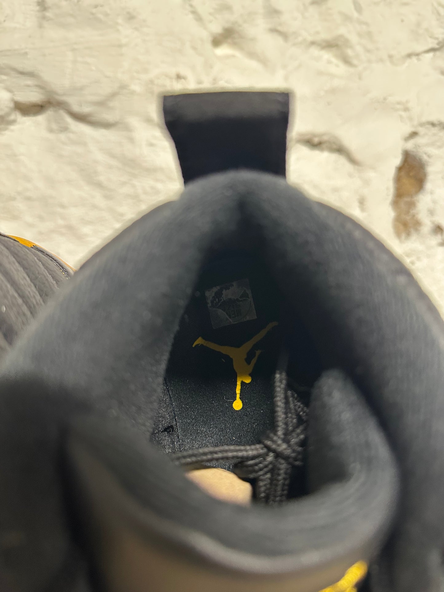 Air Jordan 12 Black University Gold Sz 10