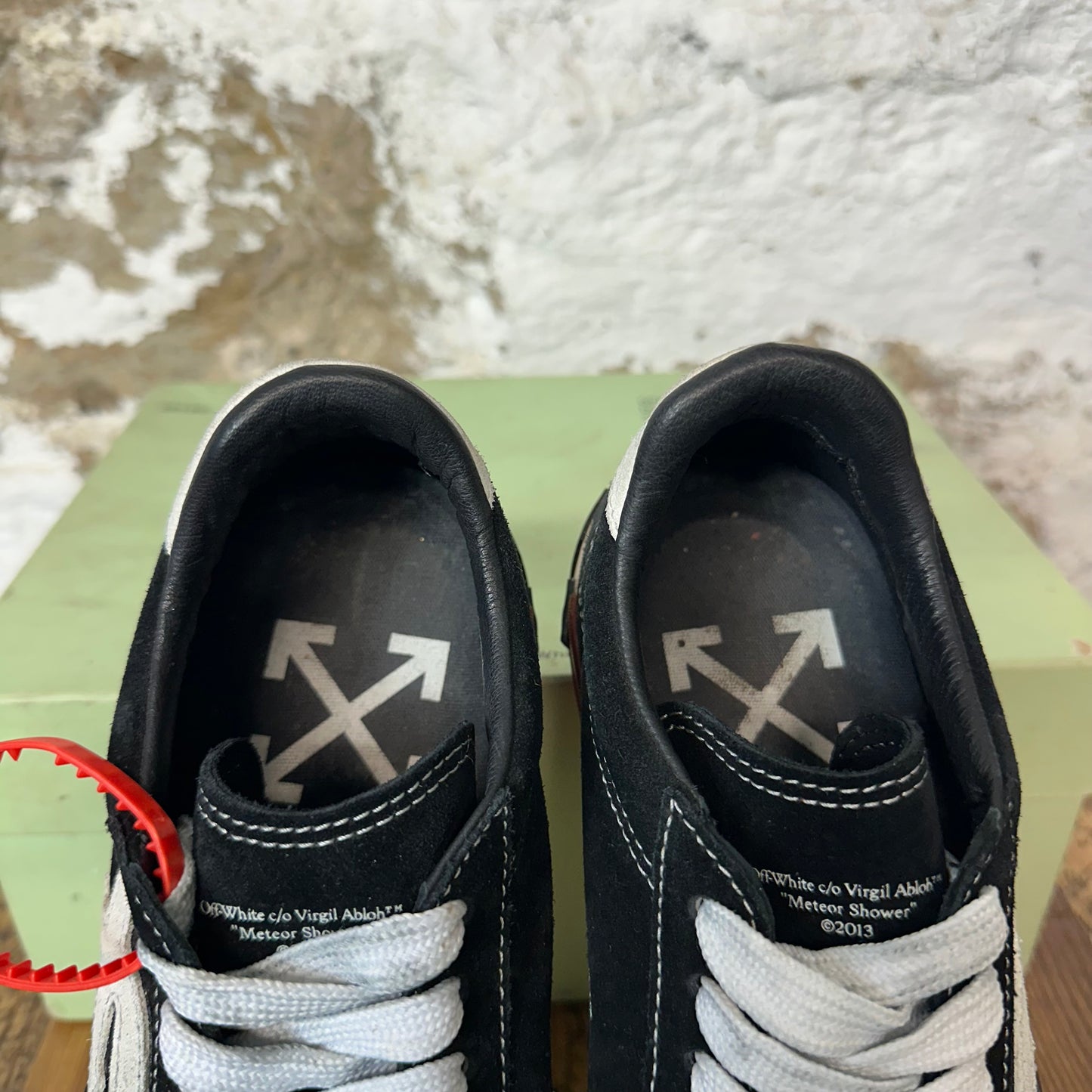 Off White Black White Vulc Sneaker Sz 5 (37)