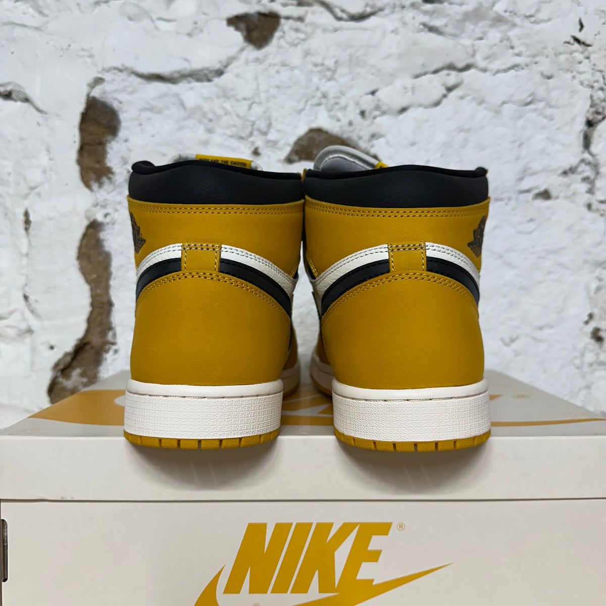 Air Jordan 1 High Yellow Ochre Sz 9
