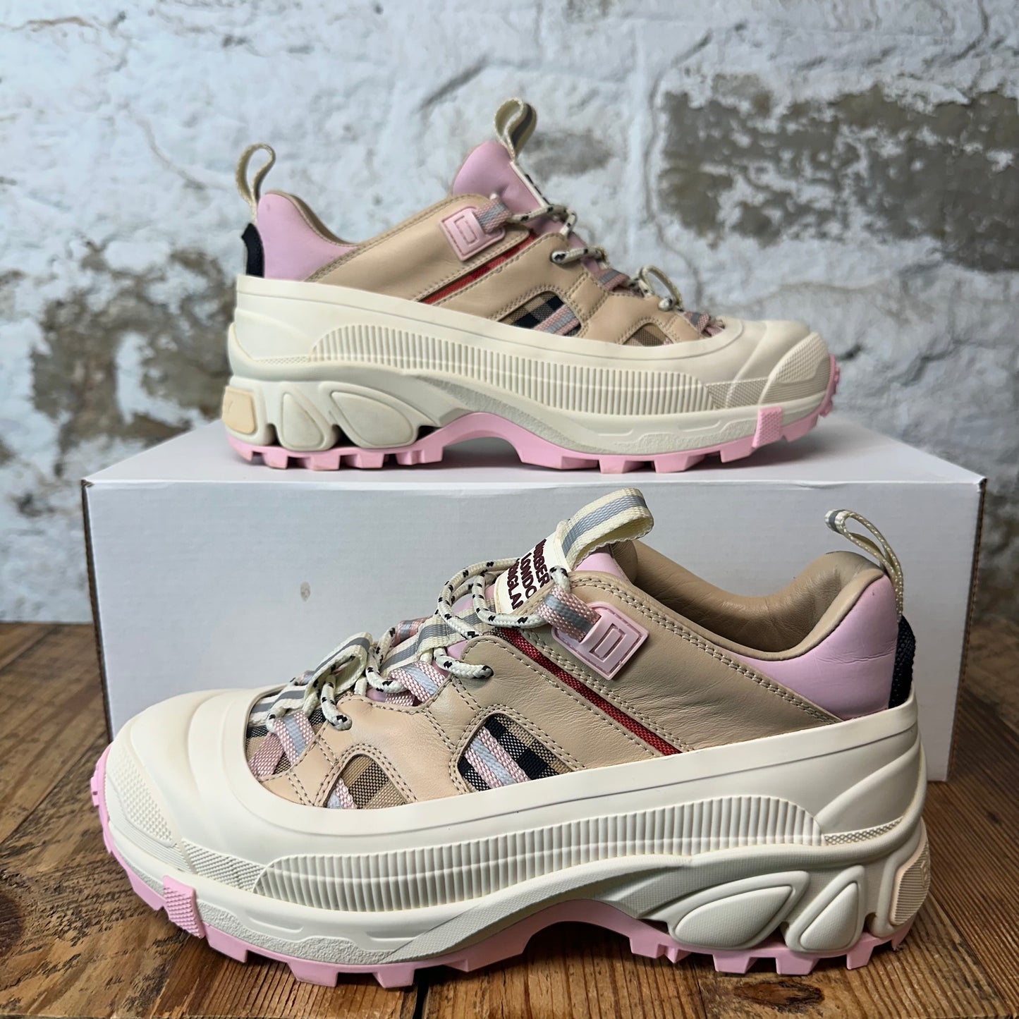Burberry Arthur Pink Cream Sneaker Sz 6.5 (39)
