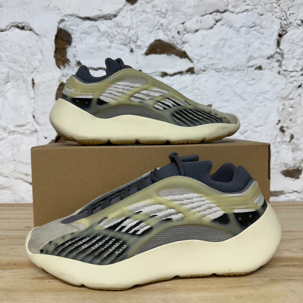 Yeezy 700 V3 Fade Salt Sz 9