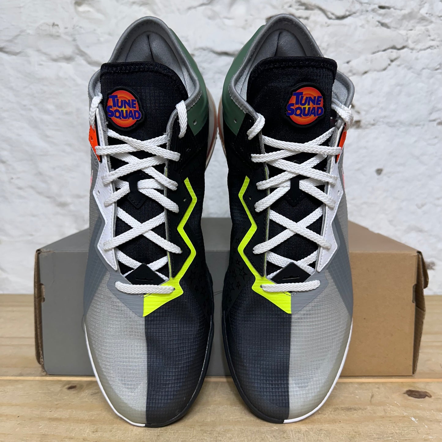 Nike LeBron 18 Bugs v Marvin Space Jam Sz 14 DS
