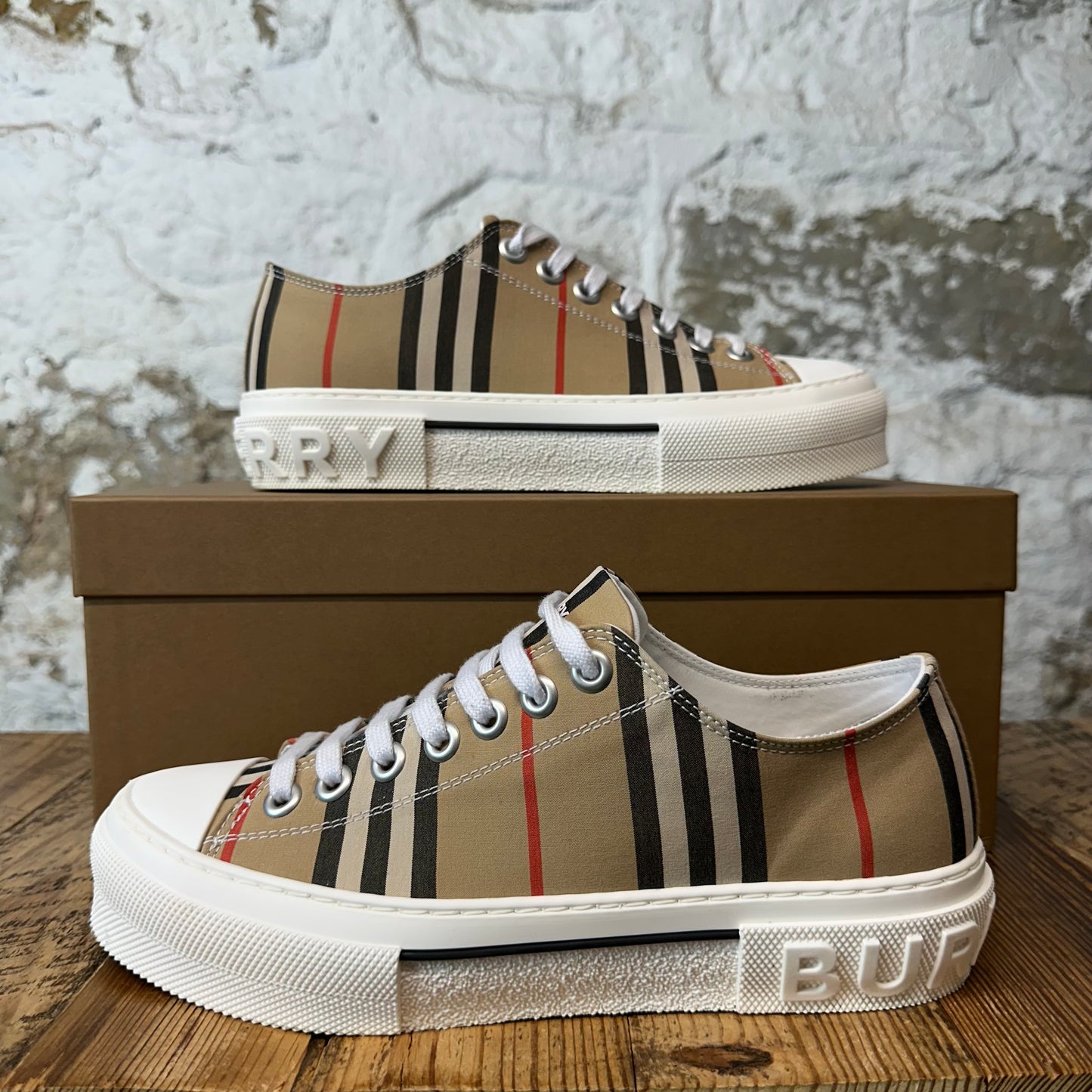 Burberry Jack Plaid White Sneaker Sz 7 (40)