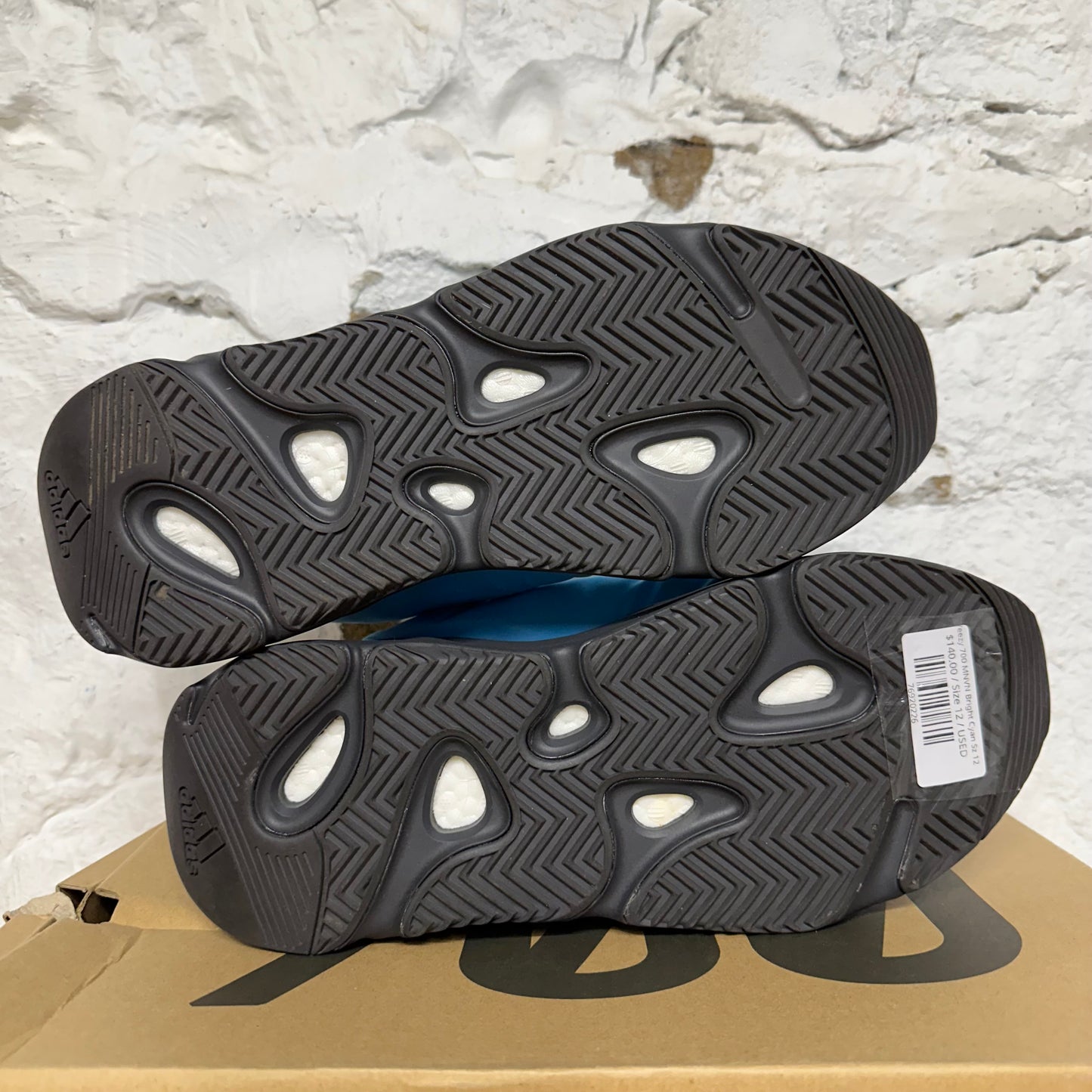Yeezy 700 MNVN Bright Cyan Sz 12