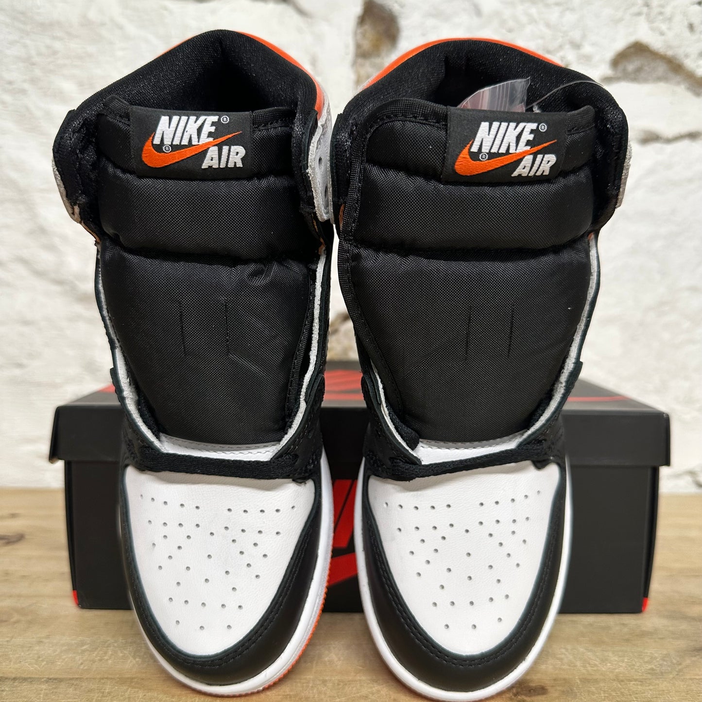 Air Jordan 1 High Electro Orange Sz 4Y DS