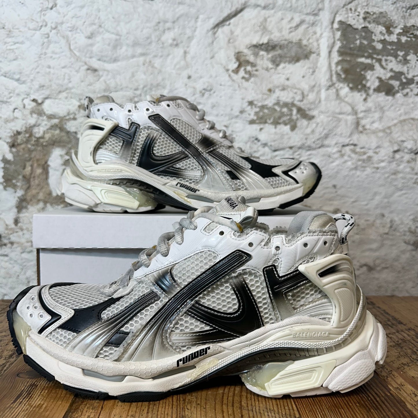Balenciaga Runner White Black Sneaker Sz 11 (44)