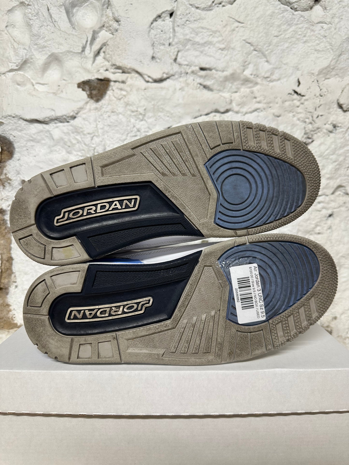 Air Jordan 3 UNC Sz 9.5