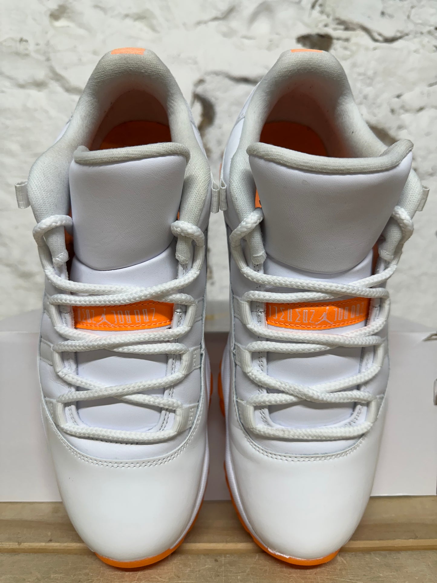 Air Jordan 11 Low Citrus Sz 9 (10.5W)