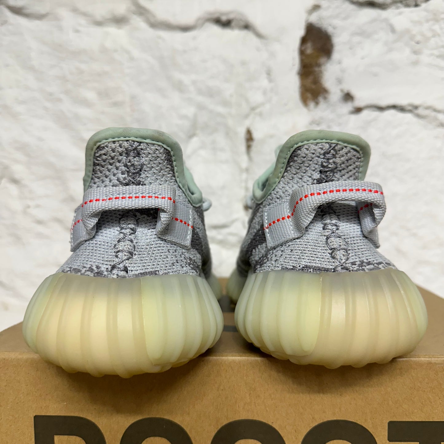 Yeezy 350 V2 Blue Tint Sz 5