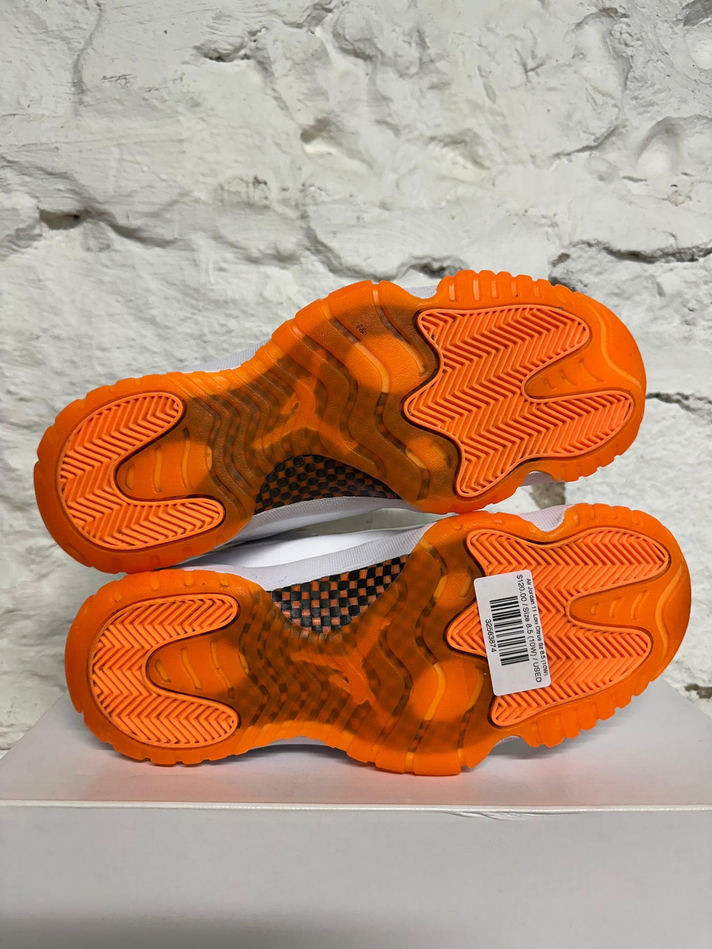 Air Jordan 11 Low Citrus Sz 8.5 (10W)